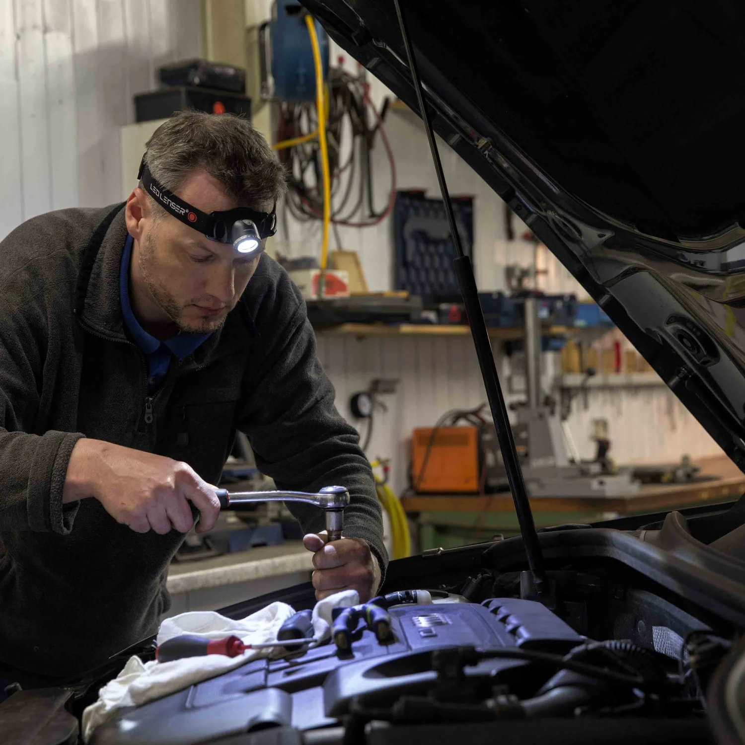 LEDLENSER Stirnlampe H8R 600 Lumen + HH Winterhandschuhe + GOTOOLS Strickmütze 6 LEDLENSER Stirnlampe H8R 600 Lumen + HH Winterhandschuhe + GOTOOLS Strickmütze – Bild 6