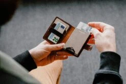 LEDLENSER Lite Wallet Classic Chestnut -Ledlenser Lite Wallet Classic Chestnut 502326 In Use VWW1 cd43a0fe2c