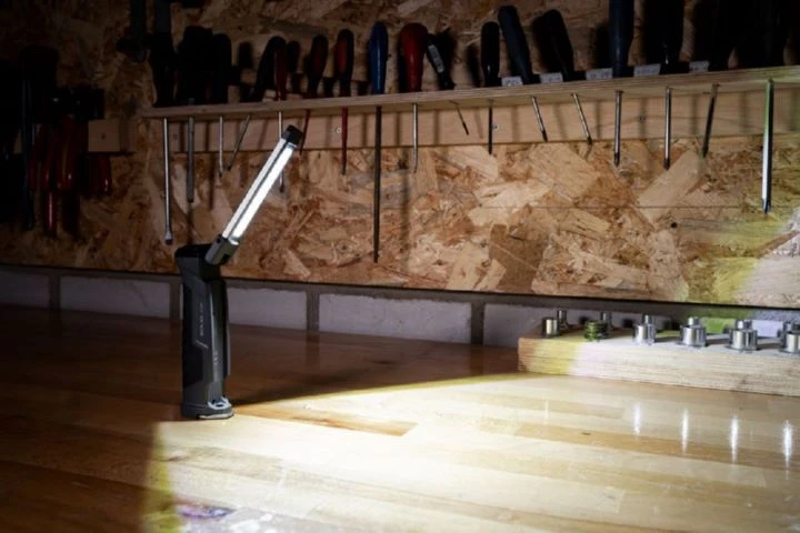 Ledlenser Solidline SW2R Akku Arbeitsleuchte Mit Ausklappbarem Lampenkopf 1 Ledlenser Solidline SW2R Akku Arbeitsleuchte Mit Ausklappbarem Lampenkopf